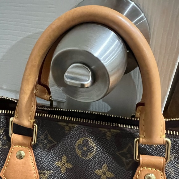 Louis Vuitton bag / Louis Vuitton hand bag / Louis Vuitton duffel bag / purse - Picture 6 of 14